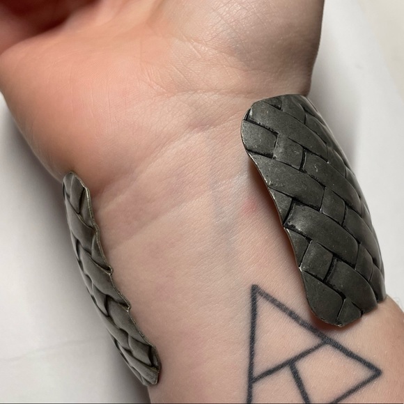 Large cuff bracelet - Picture 2 of 2